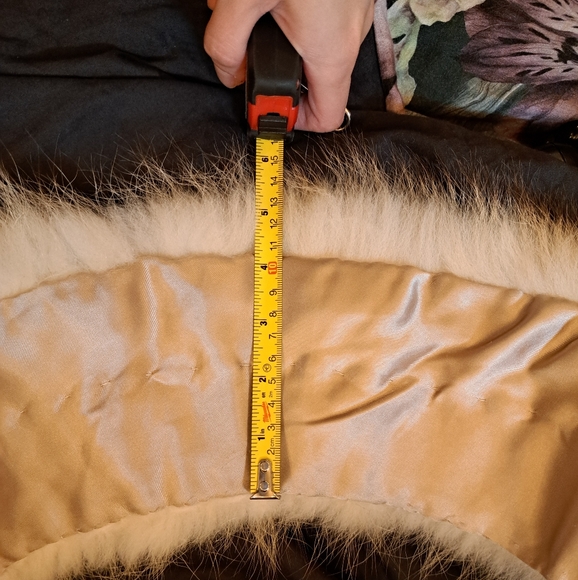 Real fur scarf shawl wrap, white fur with black tips, 40.5 inches long - Picture 9 of 15